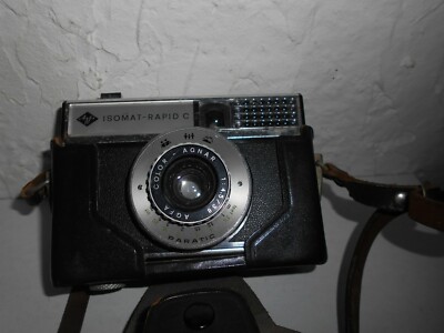 Ancien appareil photo AGFA JSOLI 4X4 dans son étui 