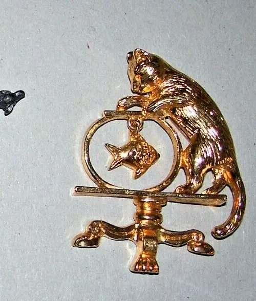 Avon Brooch Cat Moving Fish in Fishbowl Pin 2 1/4" X 1 3/4" Gold Tone