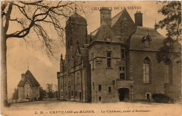 CPA AK Chateaux de la Nievre - CHATILLON-en-BAZOIS - Le Chateau cour (456680)
