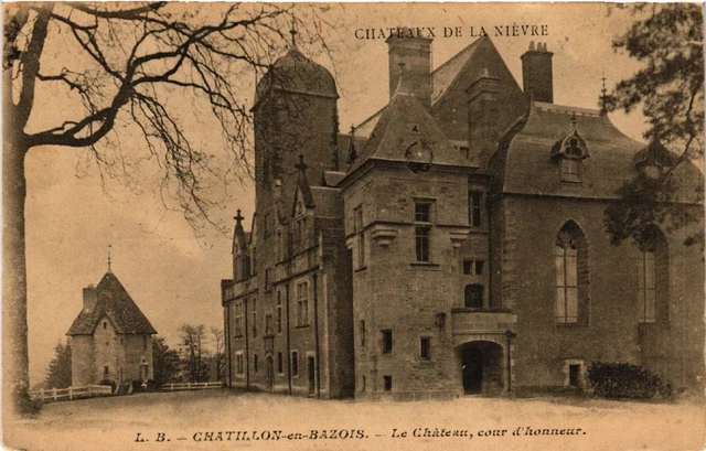 CPA AK Chateaux de la Nievre - CHATILLON-en-BAZOIS - Le Chateau cour (456680)