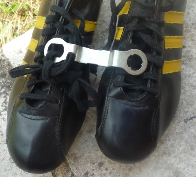 Chaussures De Football Adidas  Vintage Crampons Visses + Cle Taille 42  Brasil ? 2