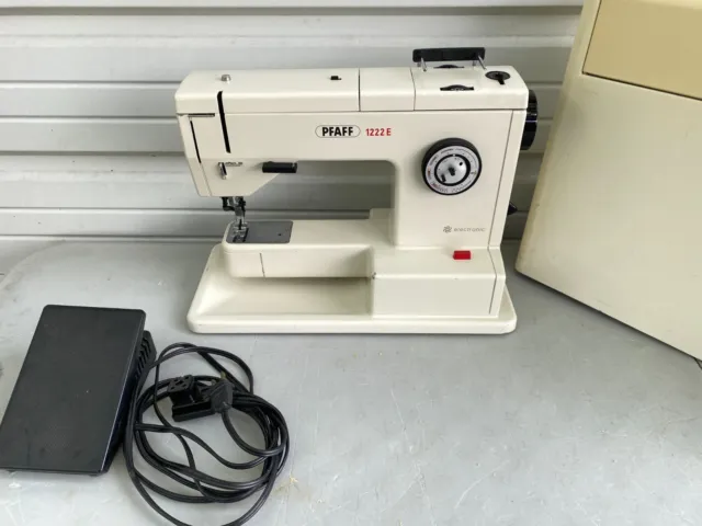 PFAFF 1222E  Sewing Machine w/ Foot Pedal & Case ***For Parts or Repair***