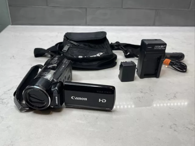 Canon VIXIA HF M301 Full HD 1080p AVCHD Flash Camcorder BUNDLE TESTED!!!