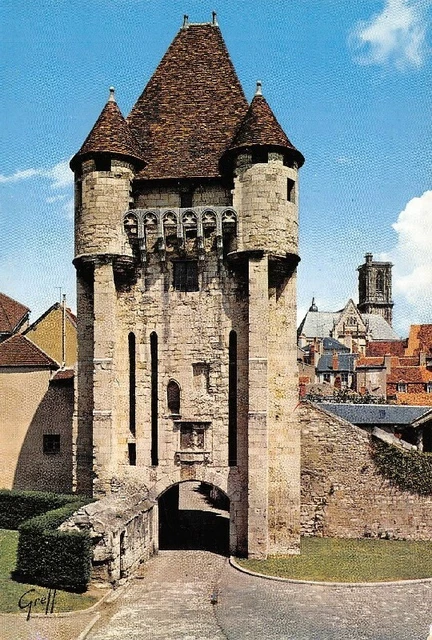 NEVERS - La Porte du Croux - sur les bords de la Loire