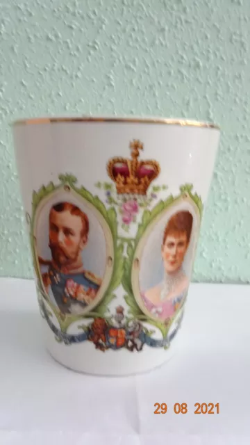 Ancienne Tasse en Porcelaine Anglaise.