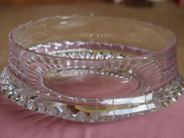 Beautiful Heavy Lead Crystal Bowl - Ideal for Christmas - Very nice pattern. 3