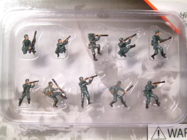 Pegasus 1/144 851 WWII German Infantry (10 Prepainted Figures in Box)