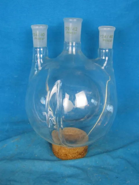 Pyrex 3000ml 3 Neck Morton Style Round Bottom Boiling Flask, 24/40 & 29/42