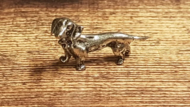 Kleine alte Figur stehender Dackel, Bronze/Messing versilbert, Jagd Jäger