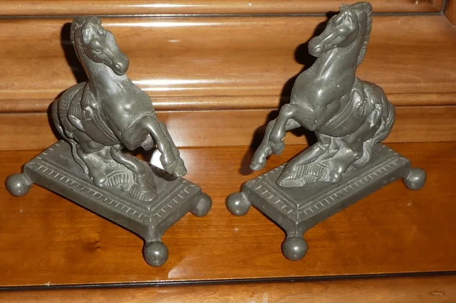 ancienne paire de serre livre cheval en fonte étain