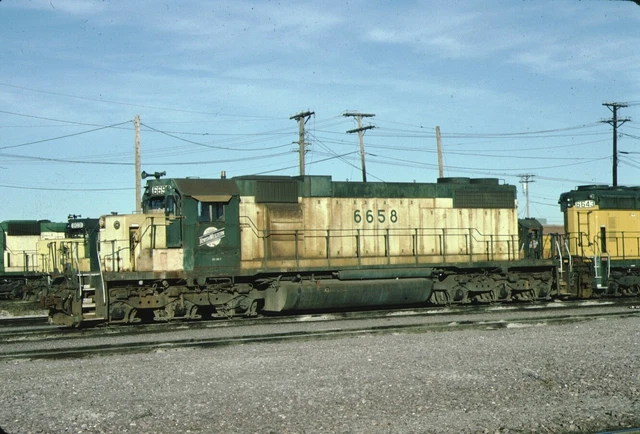 C&NW Chicago & North Western EMD SD40-2 Original Kodachrome Kodak slide