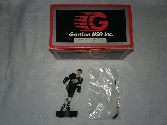 Wayne Gretzy "The Great One"  Gartlan Porcelain Figurine *MINT* In Box w/ CoA