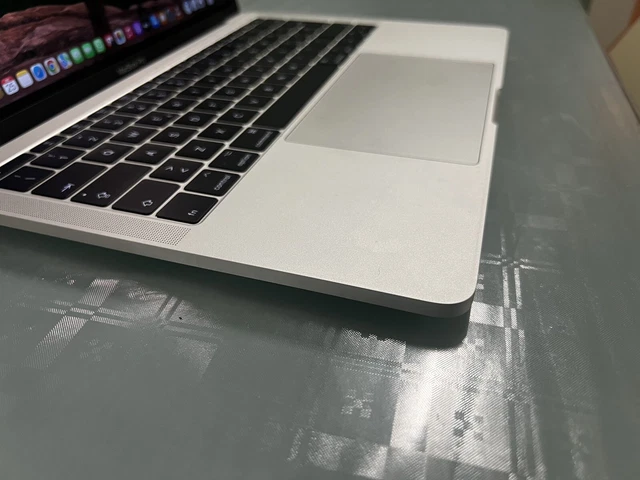 Apple MacBook Pro 13.3" (256GB SSD, Intel Core i5, 2.3GHz , 8GB) Laptop - Grigio 6