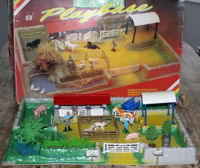 BRITAINS FARM PLAYBASE Farm yard base set 4711 Boxed - Main Image