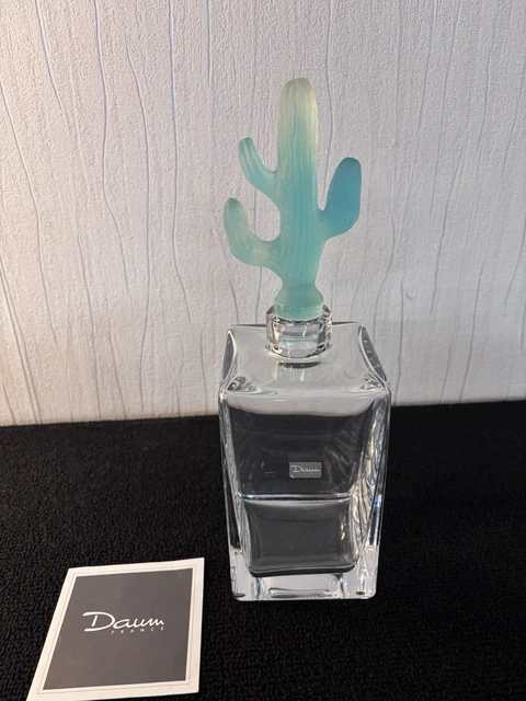 Broche Daum Hilton McConnico Années 80 - Cactus En Pâte De Verre Parme, Plaqué Or - Neuf Dans Sa Boîte