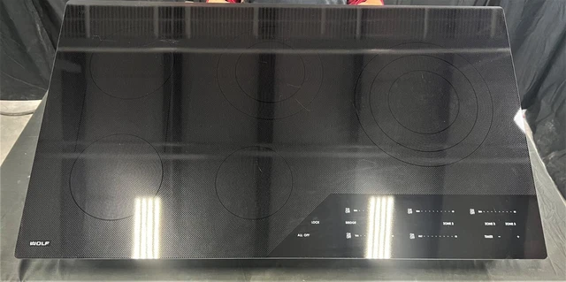 Wolf CE365T/S/208 36" 5-Zone Electric Cooktop - Transitional, Ceran Black Glass Wolf CE365T/S/208 36" 5-Zone Electric Cooktop - Transitional, Ceran Black Glass