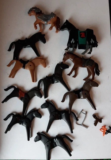 playmobil lot animaux divers, chevaux  anciens et modernes et accessoires