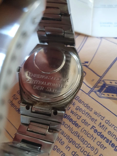 Ehrengeschenk Uhr ZK SED DDR Ruhla Kampftruppen 3