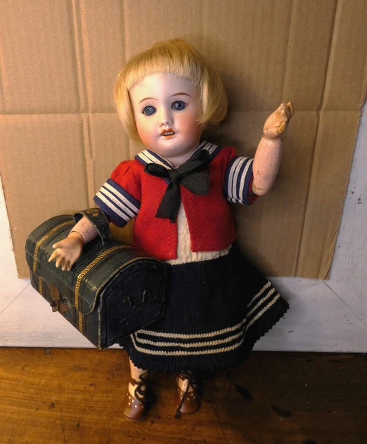 Belle BLEUETTE modèle Biscuit 27 cm SFBJ 60- 8/0 millésimé 22 circa