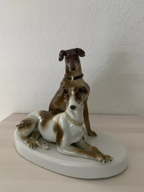 Porzellanfigur sitzende Windhunde Fa. Goebel 20iger-30iger Jahre