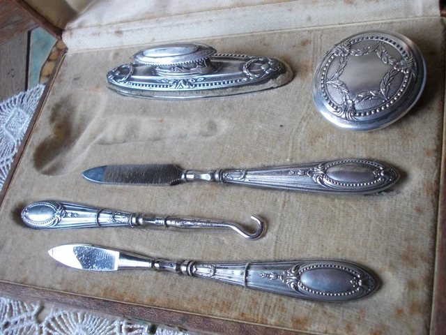 ANCIEN NÉCESSAIRE À Manucure avec polissoir et boîte à onguent EUR 31,35 - PicClick FR