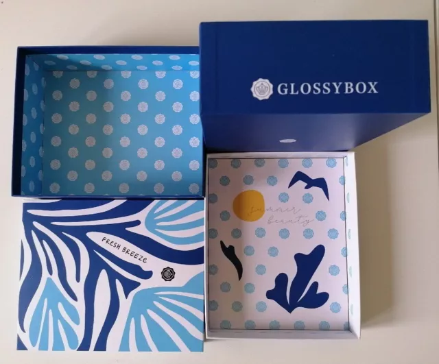 Bastelbox 14 x Glossybox fresh breeze blau weiß Karton mit Deckel und Schrift 