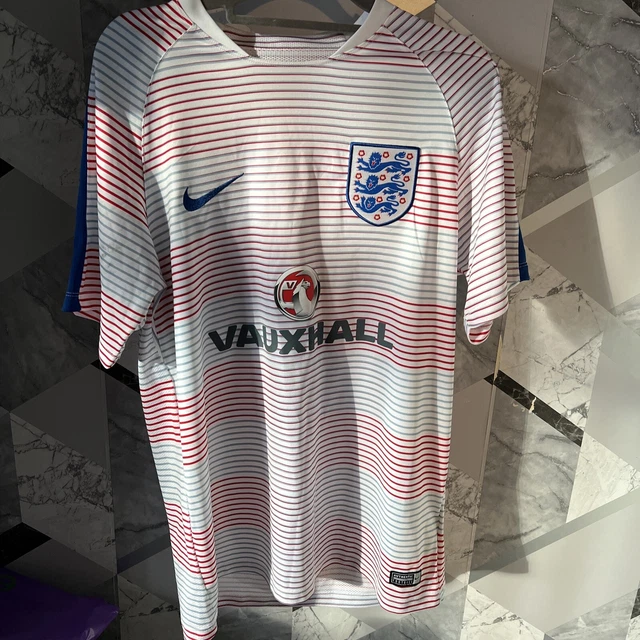 Nike England football shirt Size Mens Large pre-match training shirt 2016/17.