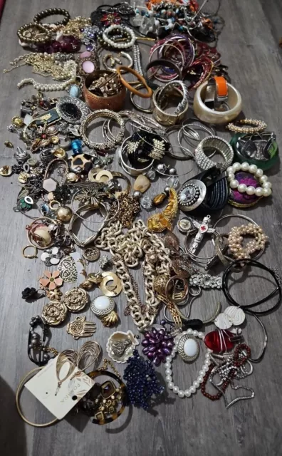 Bulk Lot Jewelery Pieces.Enjoy For Repair Recycle Art Projects Up Cycle