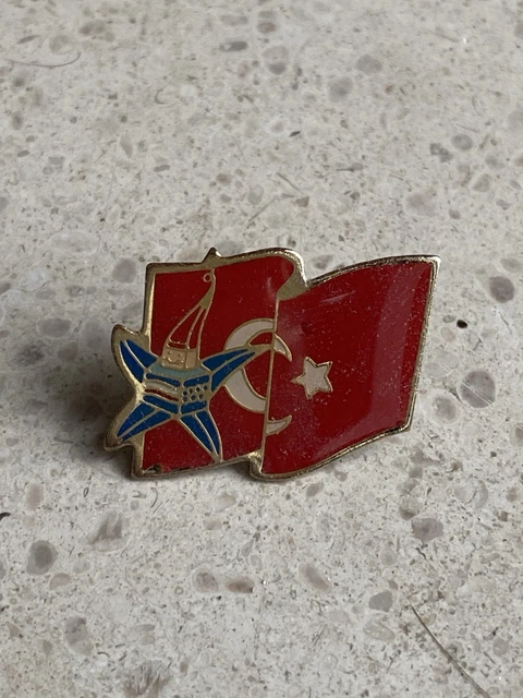 Pin's JO Jeux Olympiques Albertville 92 Station Ski Signé