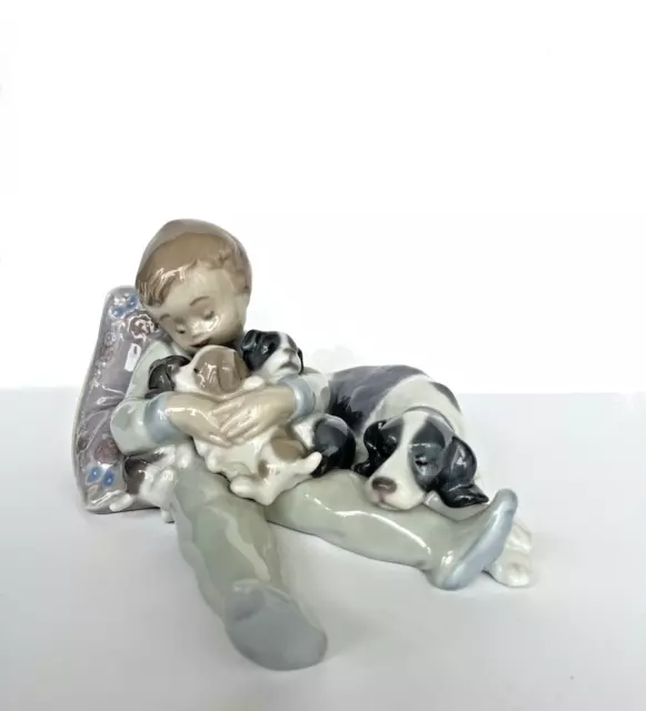 Lladro #1535 "Sweet Dreams"  Boy Sleeping with Puppies Glossy Porcelain Figurine