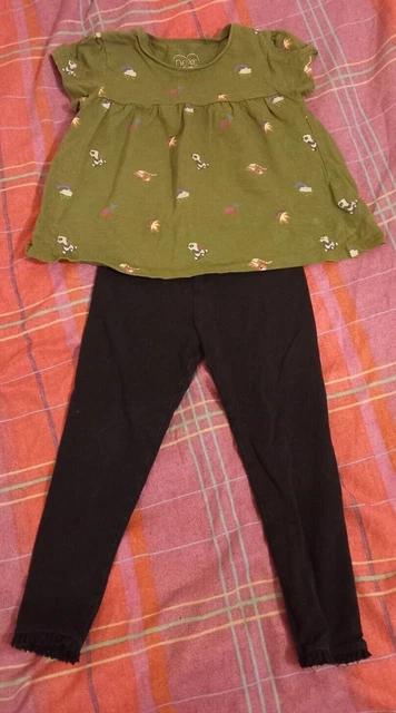 Top a maniche corte 2 pezzi per bambina Next con leggings neri vestito per età 4-5 