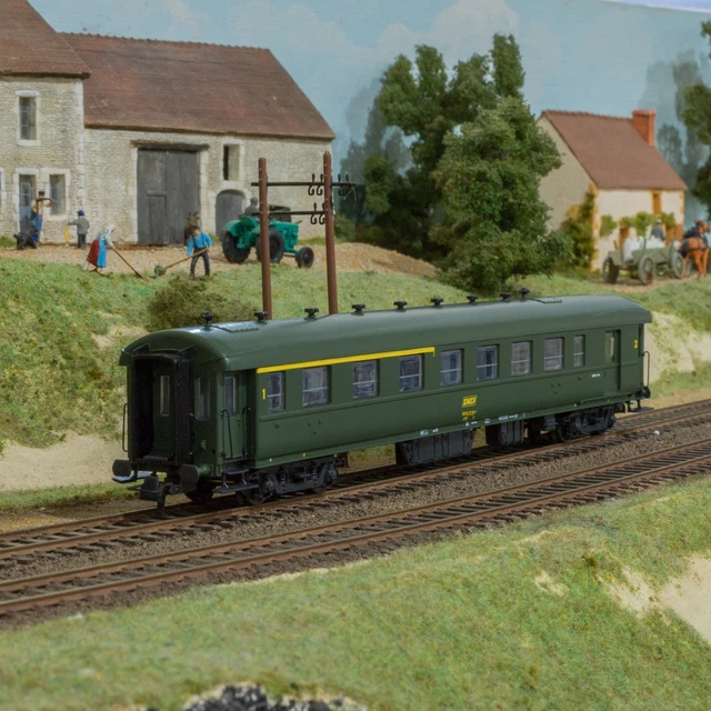 VOITURE B11 2ÈME classe Myfi SNCF ép. III - HO 1/87 - ROCO 6200006 EUR