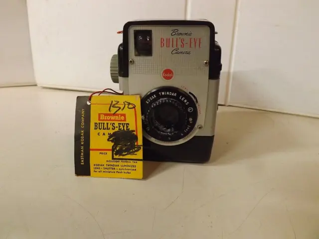 Cámara vintage Kodak Brownie Bulls-Eye 1954