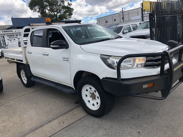 4X4 Four Wheel Drive - 2015 Toyota Hilux Sr 2.8 Turbo Diesel Dual Cab Ute