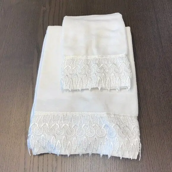 2 White Vintage Lace Fingertips Guest Towels Dream Catchers Bath and Hand Towels