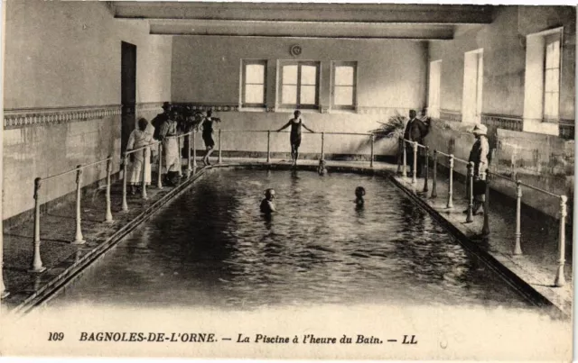 CPA BAGNOLES-de-l'ORNE- La piscine a l'heure (195867)