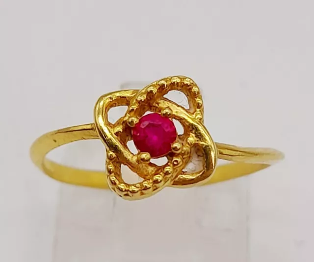 18 K yellow gold and ruby ring
