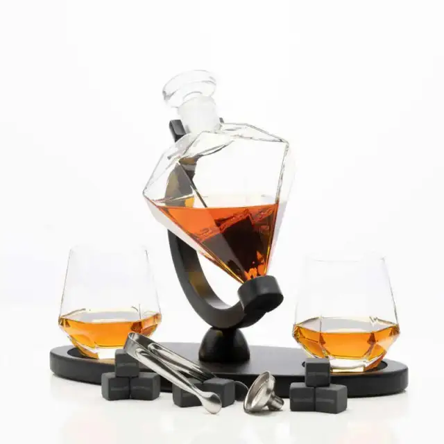 https://www.picclickimg.com/uYIAAOSw7aJlfXSh/Don-Vassie-diamond-shaped-whiskey-decanter-set-with.webp