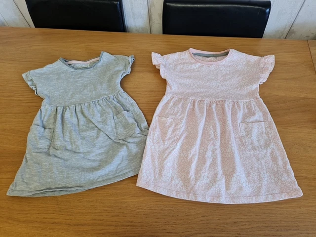 Bundle of lovely girl's clothes, age 2-3/3-4 yrs 37 Items & bundle of hair clips 13