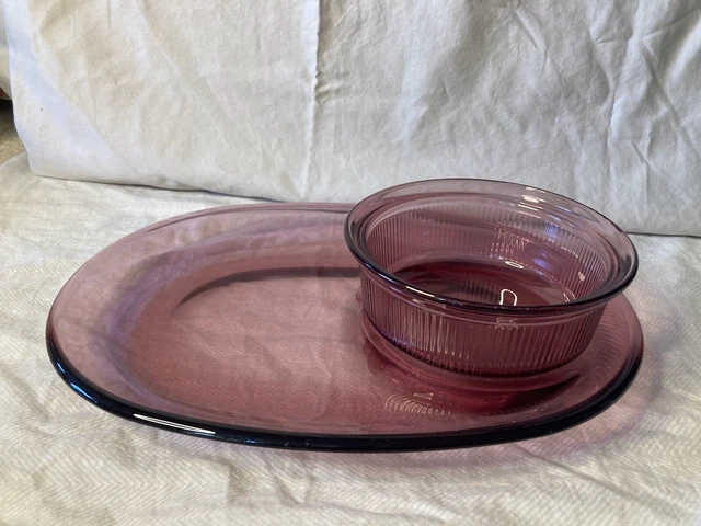 Vintage Corning Ware Cranberry Chip and Dip Set (Oval Dish and 1 Pint Bowl) Vintage Corning Ware Cranberry Chip and Dip Set (Oval Dish and 1 Pint Bowl)