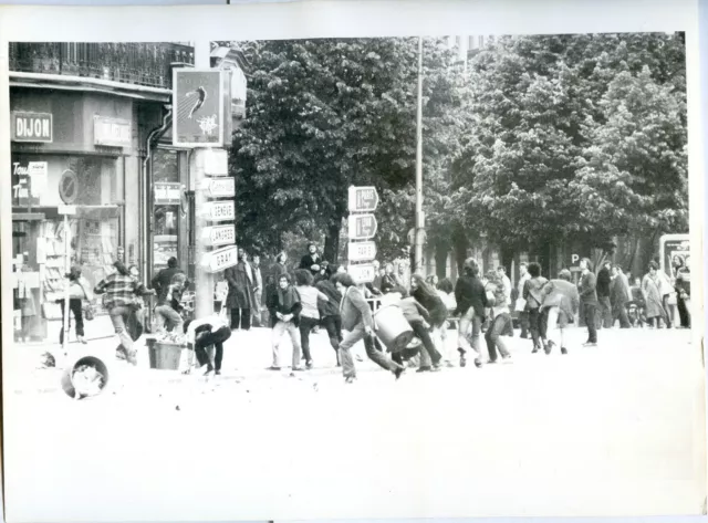 Dijon . photo de la manifestation contre la finale en argentine . 1978. Football