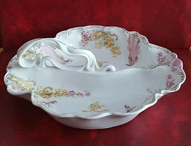 Plat mendiant à anse en porcelaine à décor de roses