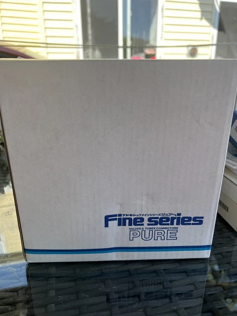 Fujikin FCST1030FC-4J2-F1.5L-SF6-143  Mass Flow Controller Fluid:SF6 Range: 1.5S