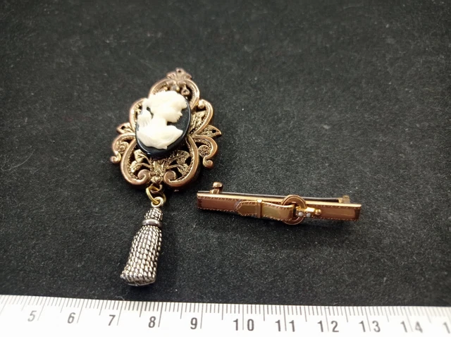 Pendentif Guerlain En Lot De 2 – Doré élégant Et Sans Emballage
