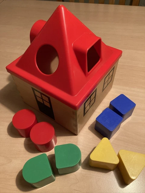 Spielhaus mit 4 verschiedenen Arten von Förmchen, 8 Stück in 4 versch. Farben.