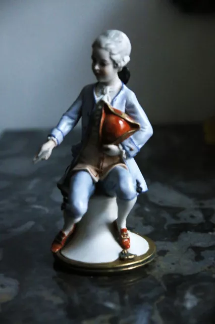 Figurine porcelaine BENACCHIO TRIADE CAPODIMONTE polychrome H : 16 cm