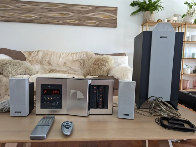 NAKAMICHI SOUNDSPACE 8 Stereo Music System with 5-Disc CD Changer, AM