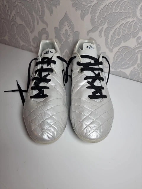 Chaussures De Foot Umbro Speciali 4 Club HG - Taille UK 7,5 - Noir Et Blanc - Jamais Portées