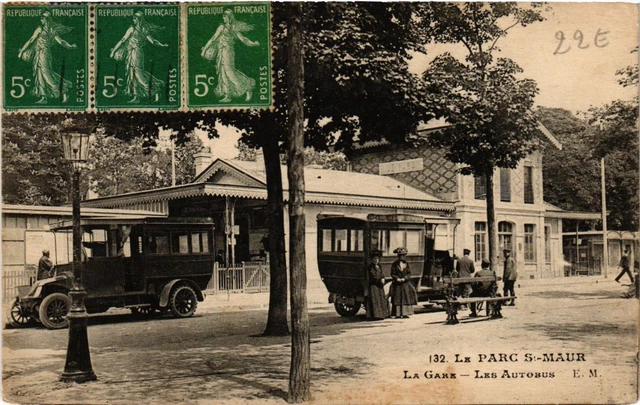 CPA AK Le Parc St-MAUR La Gare - Les Autobus (390476)