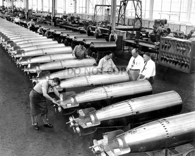 Torpedo Production For U.s. Navy At Illinois Factory 1943 - 8X10 Photo (Rt575)